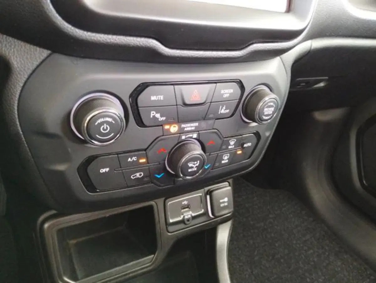 Jeep Renegade usata a Como (17)