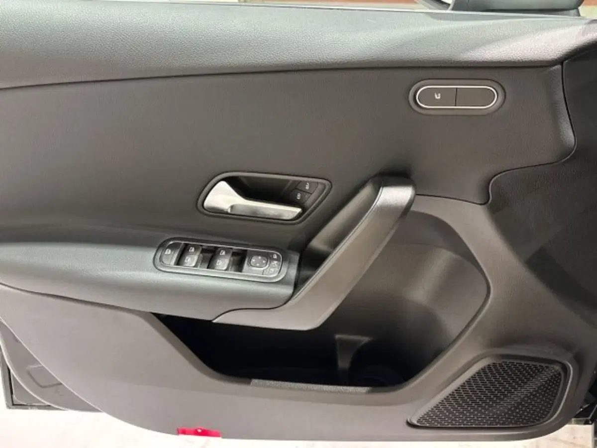Mercedes-Benz Classe A Sedan nuova a Bologna (10)