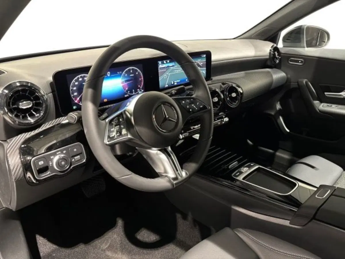 Mercedes-Benz Classe A Sedan nuova a Bologna (11)