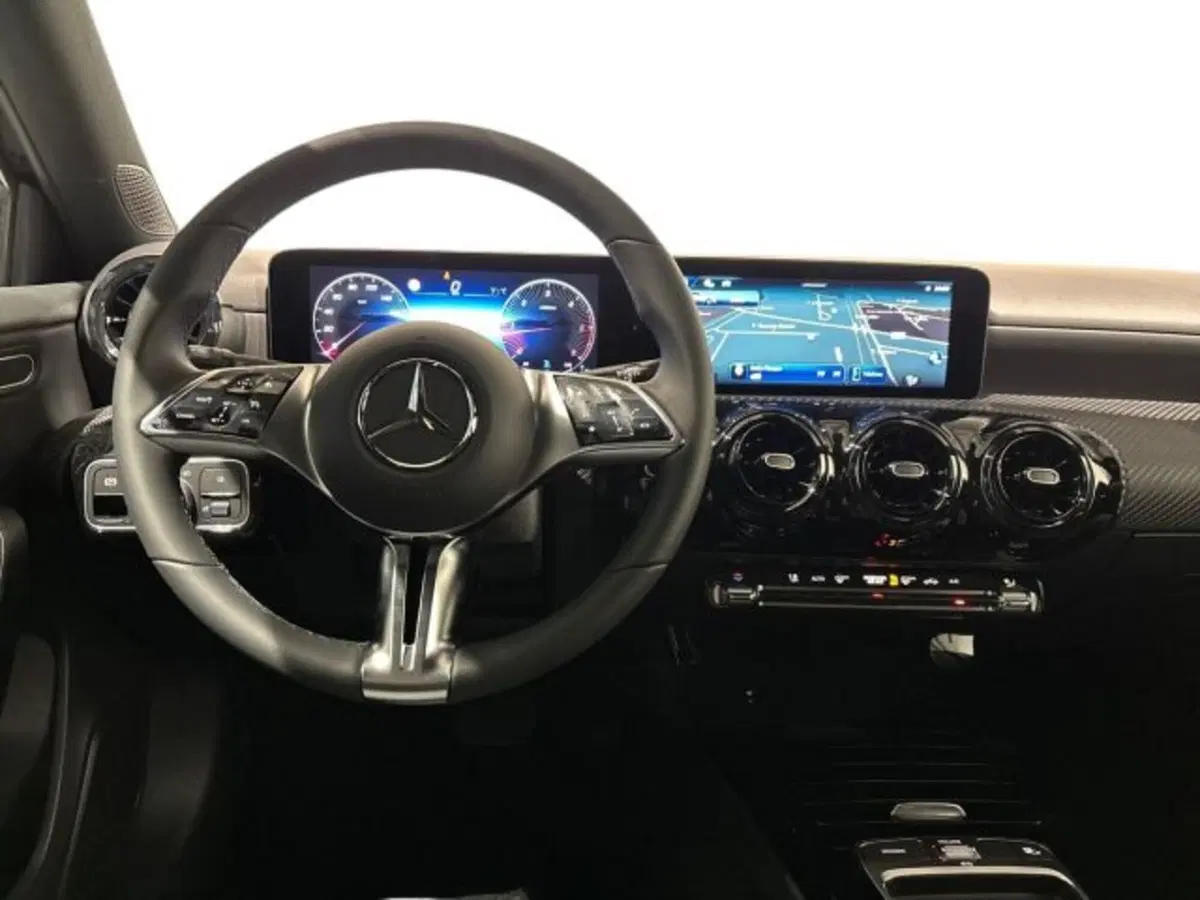 Mercedes-Benz Classe A Sedan nuova a Bologna (14)