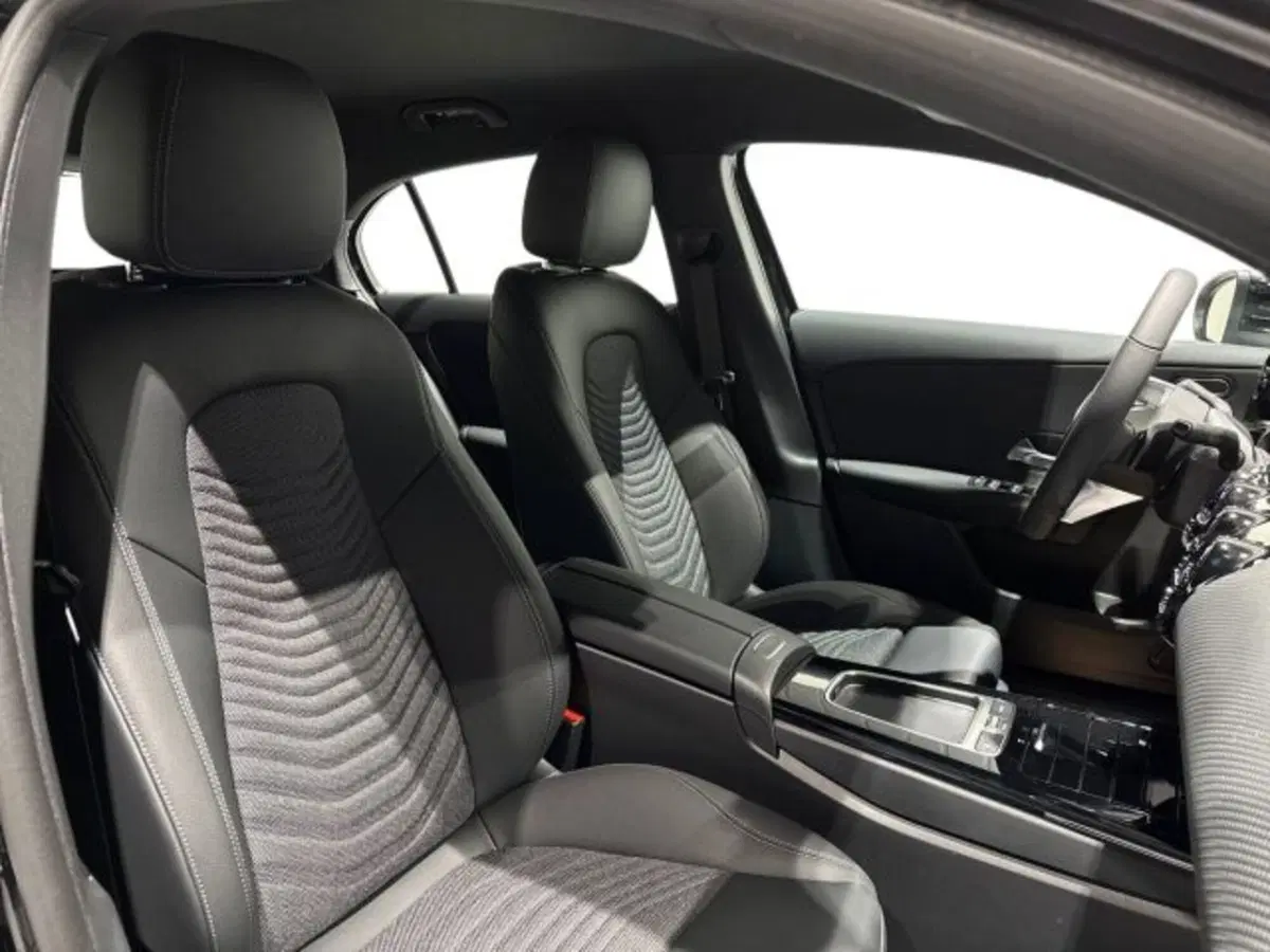 Mercedes-Benz Classe A Sedan nuova a Bologna (16)