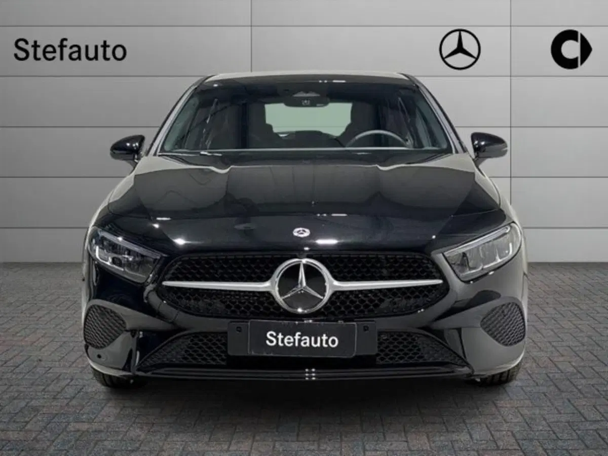 Mercedes-Benz Classe A Sedan nuova a Bologna (4)
