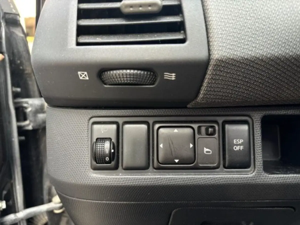 Nissan Micra C+C usata a Cuneo (10)