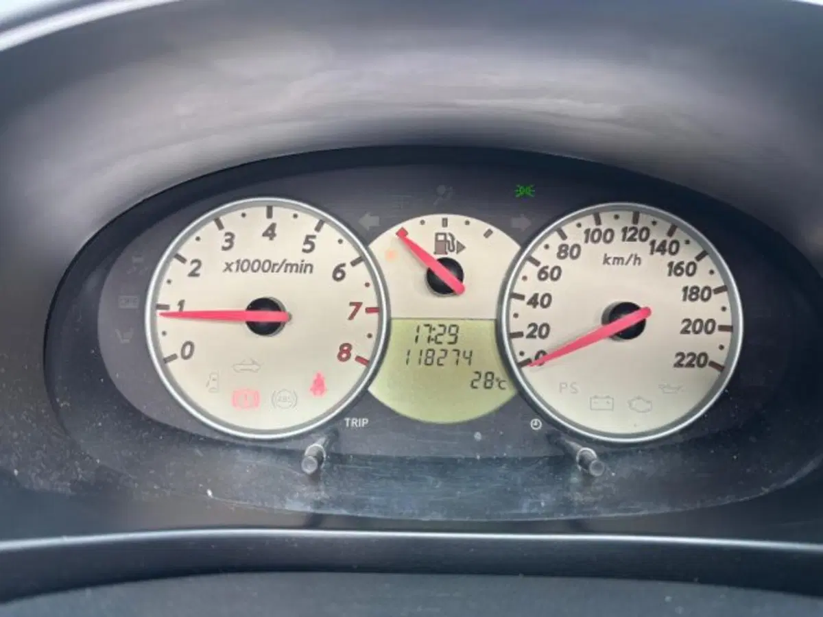 Nissan Micra C+C usata a Cuneo (12)