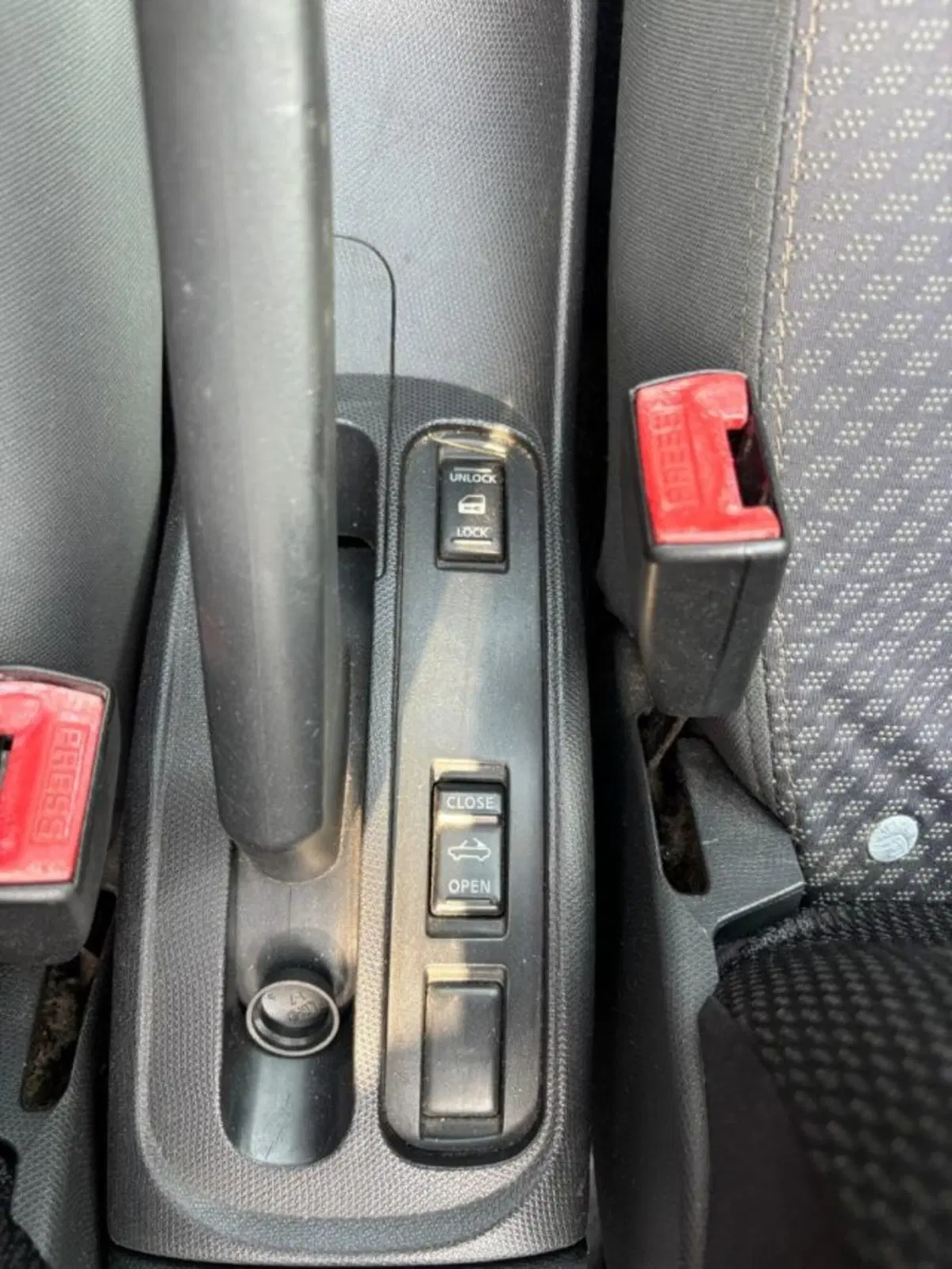 Nissan Micra C+C usata a Cuneo (13)