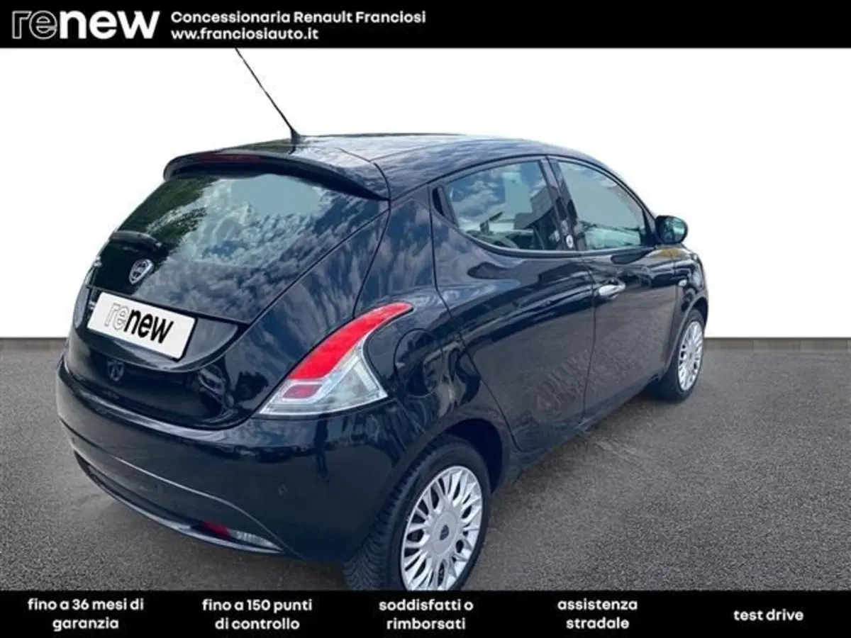 Lancia Ypsilon usata a Modena (4)