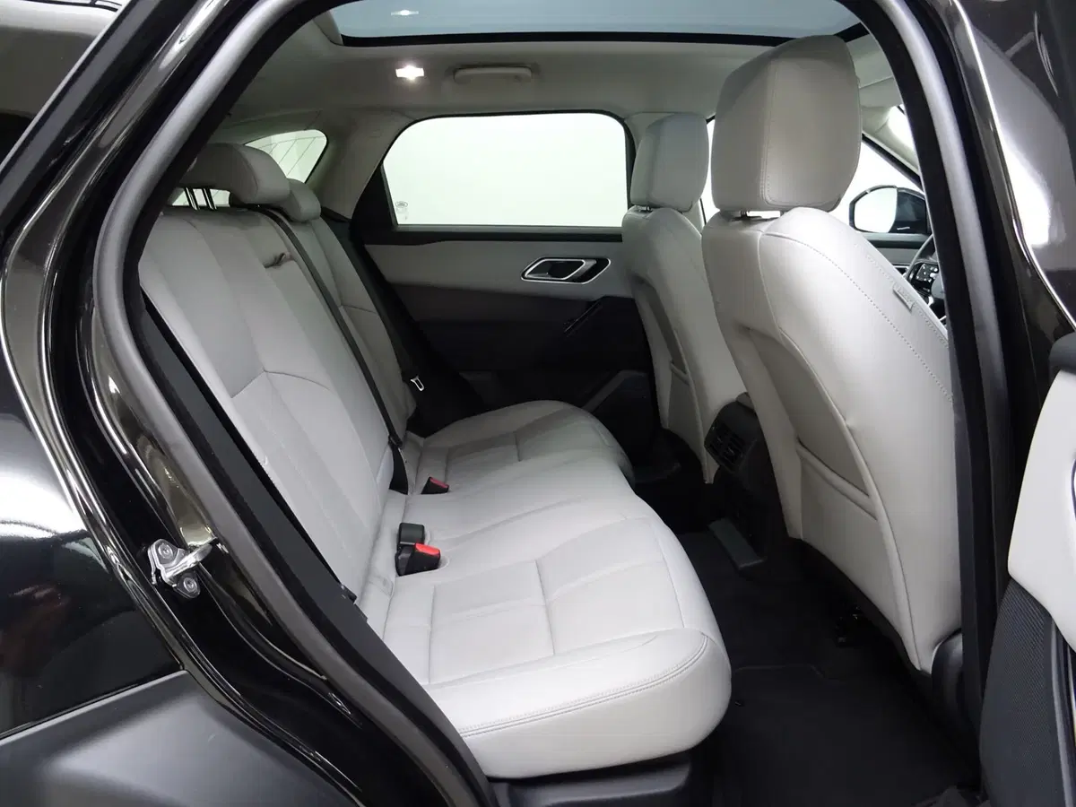 Land Rover Range Rover Velar usata a Como (5)
