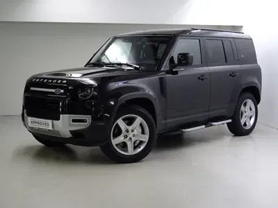 Land Rover Defender 110 3.0D I6 300 CV AWD Auto X-Dynamic SE del 2023 usata a Tavernerio
