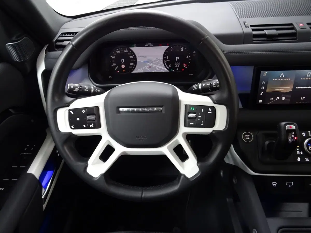 Land Rover Defender usata a Como (10)