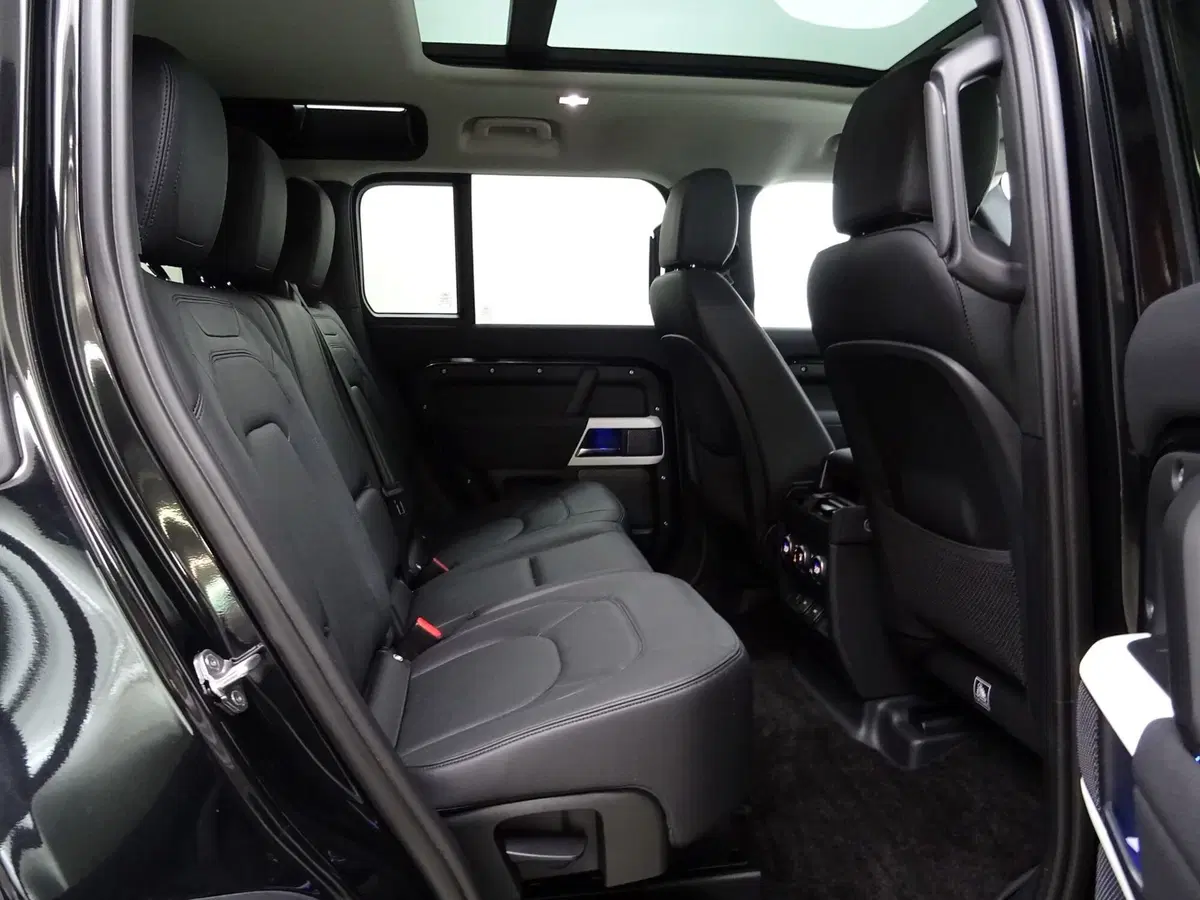 Land Rover Defender usata a Como (5)