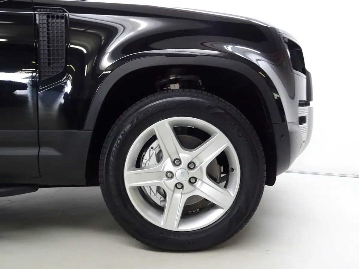 Land Rover Defender usata a Como (9)