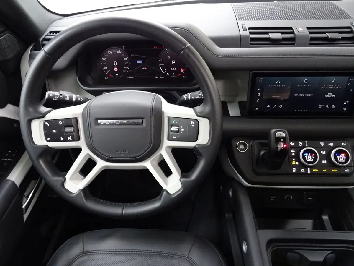 Land Rover Defender usata a Como (10)