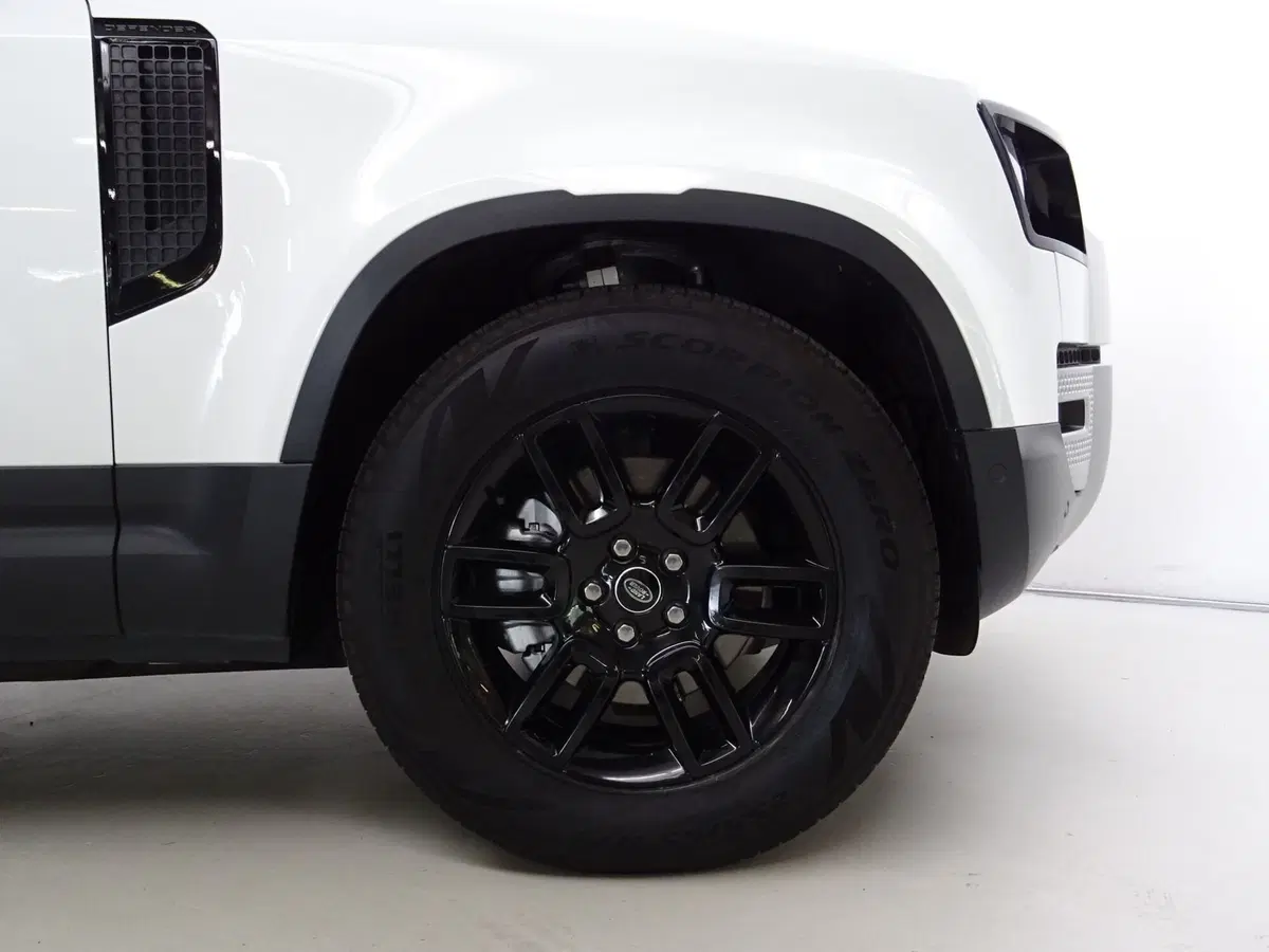 Land Rover Defender usata a Como (9)