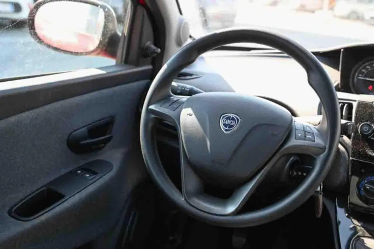 Lancia Ypsilon usata a Torino (12)