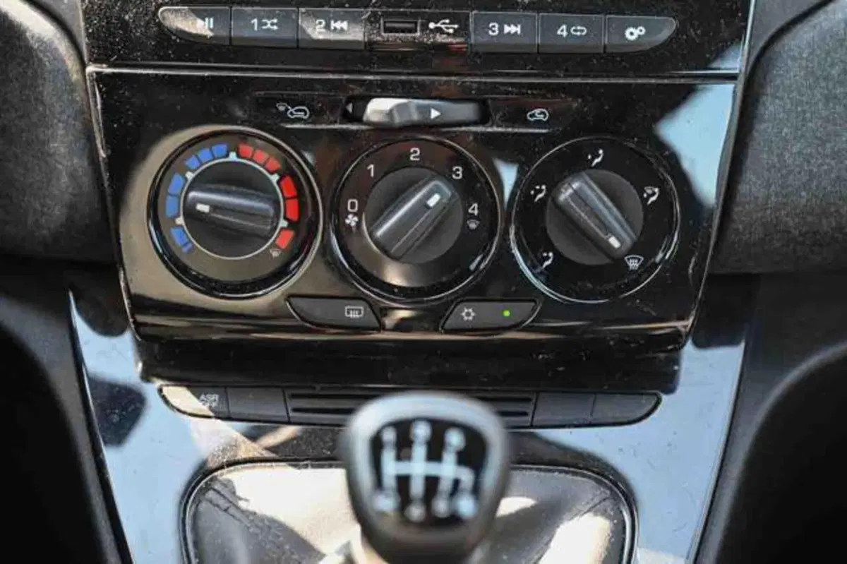 Lancia Ypsilon usata a Torino (15)