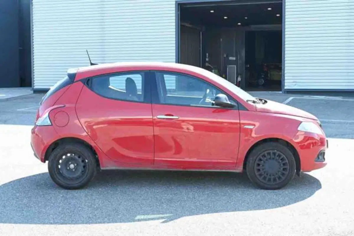 Lancia Ypsilon usata a Torino (17)