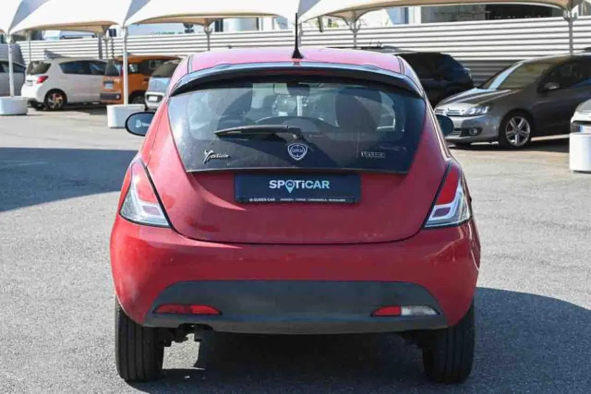 Lancia Ypsilon usata a Torino (18)