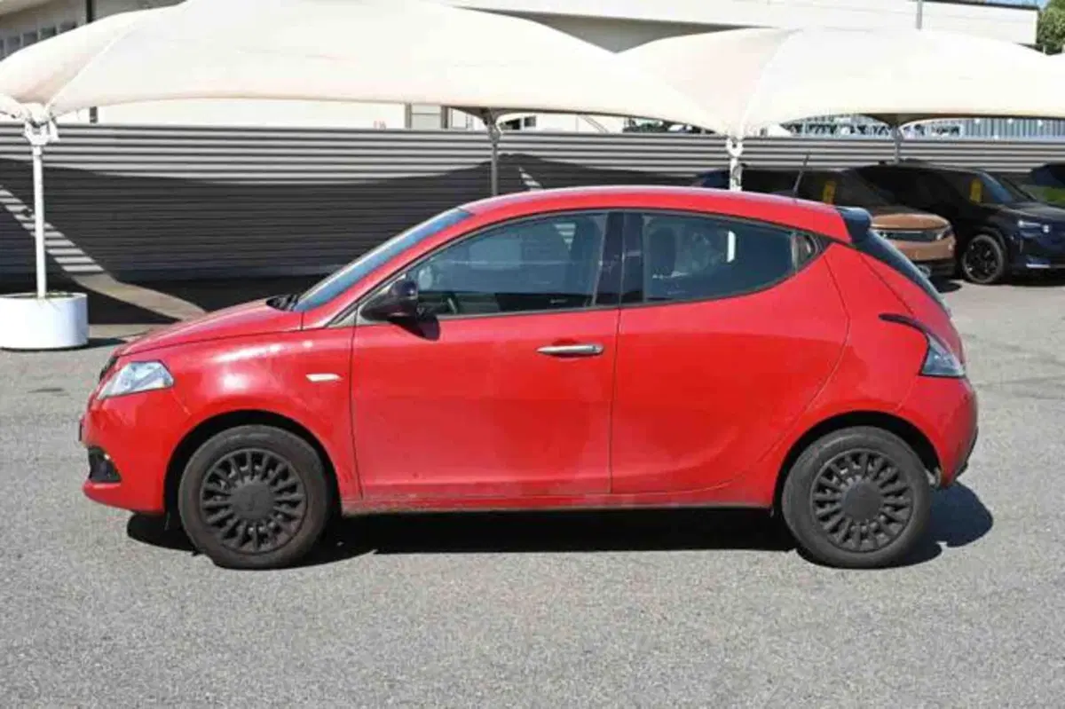 Lancia Ypsilon usata a Torino (19)
