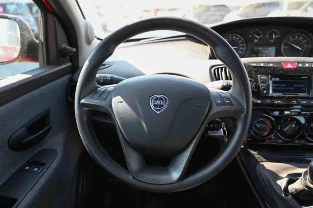 Lancia Ypsilon usata a Torino (20)