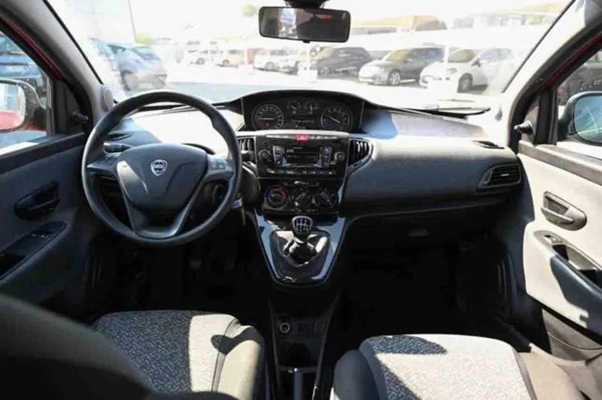 Lancia Ypsilon usata a Torino (7)