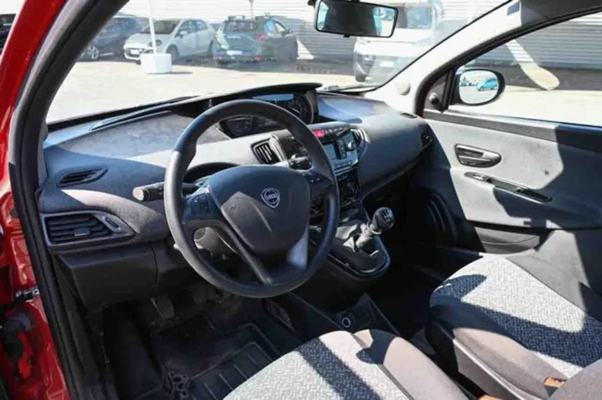 Lancia Ypsilon usata a Torino (8)