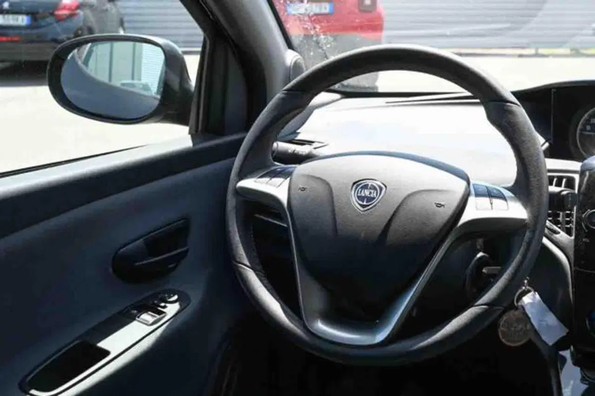 Lancia Ypsilon usata a Torino (12)