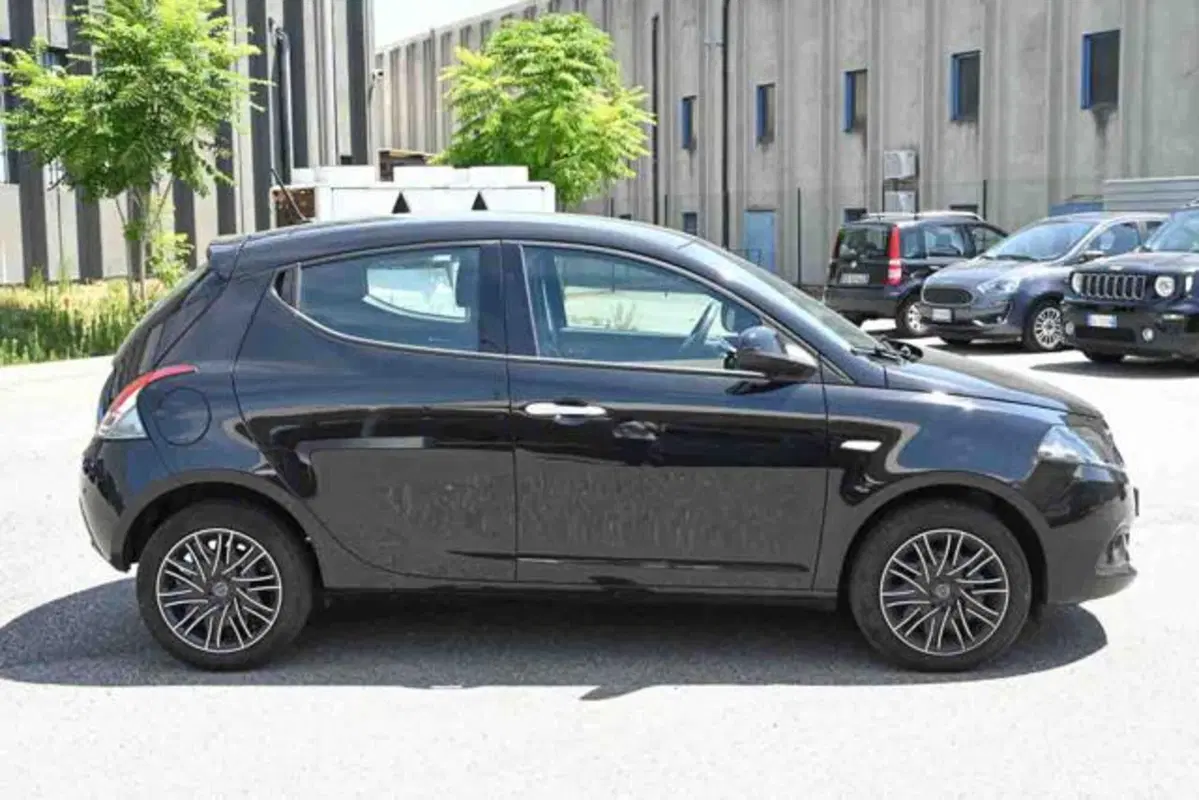 Lancia Ypsilon usata a Torino (18)