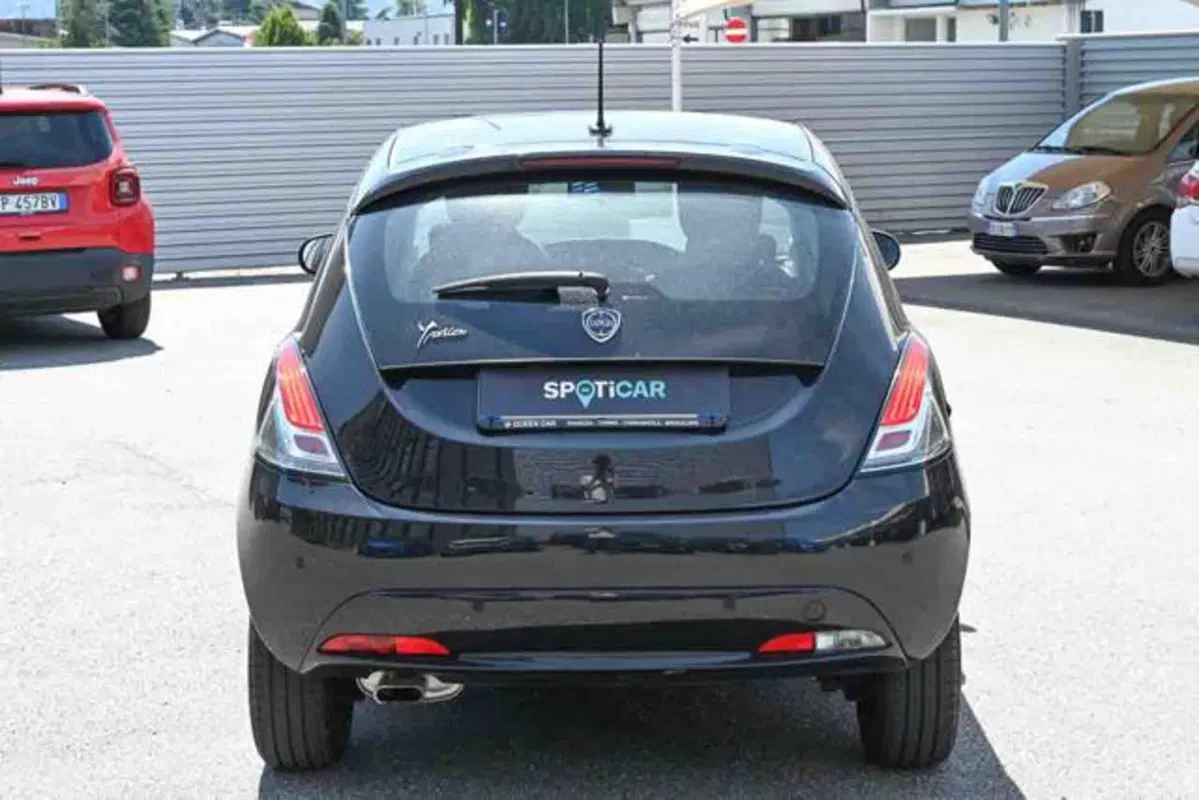 Lancia Ypsilon usata a Torino (19)