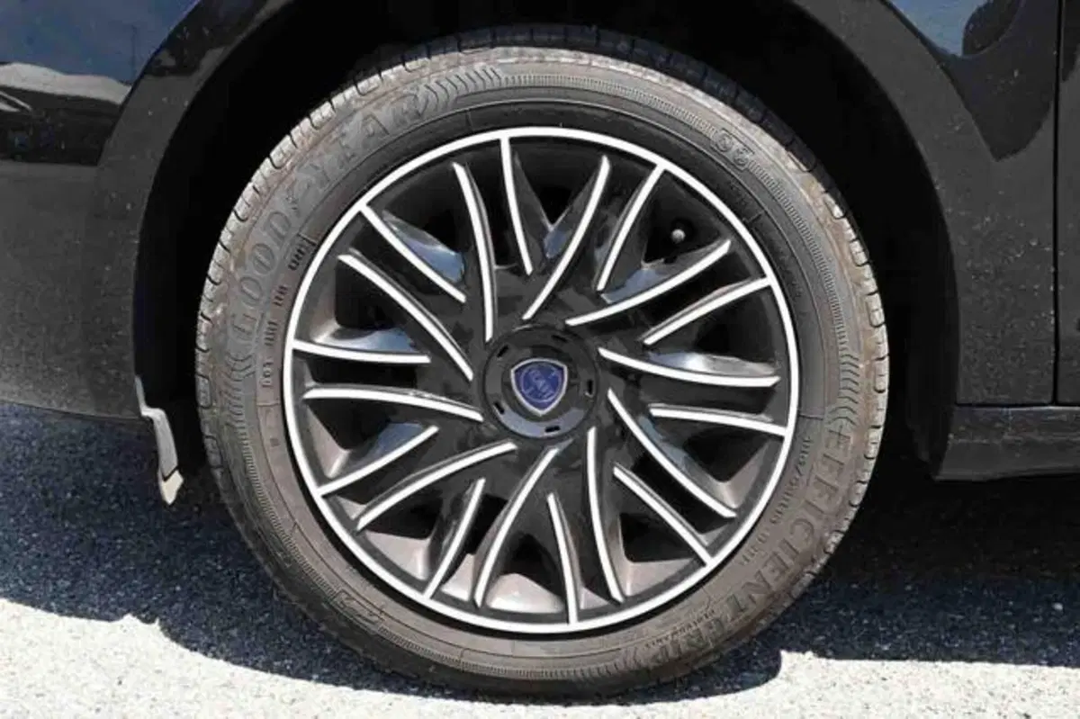 Lancia Ypsilon usata a Torino (6)