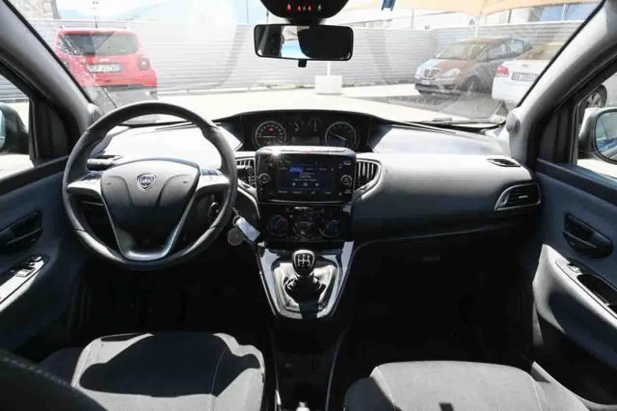 Lancia Ypsilon usata a Torino (7)