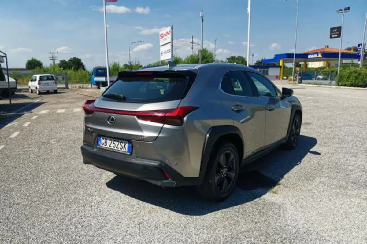 Lexus UX usata a Udine (3)