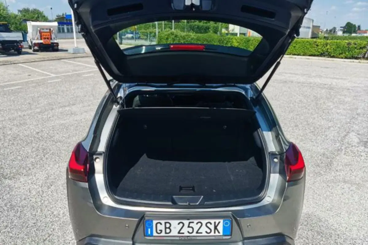 Lexus UX usata a Udine (4)