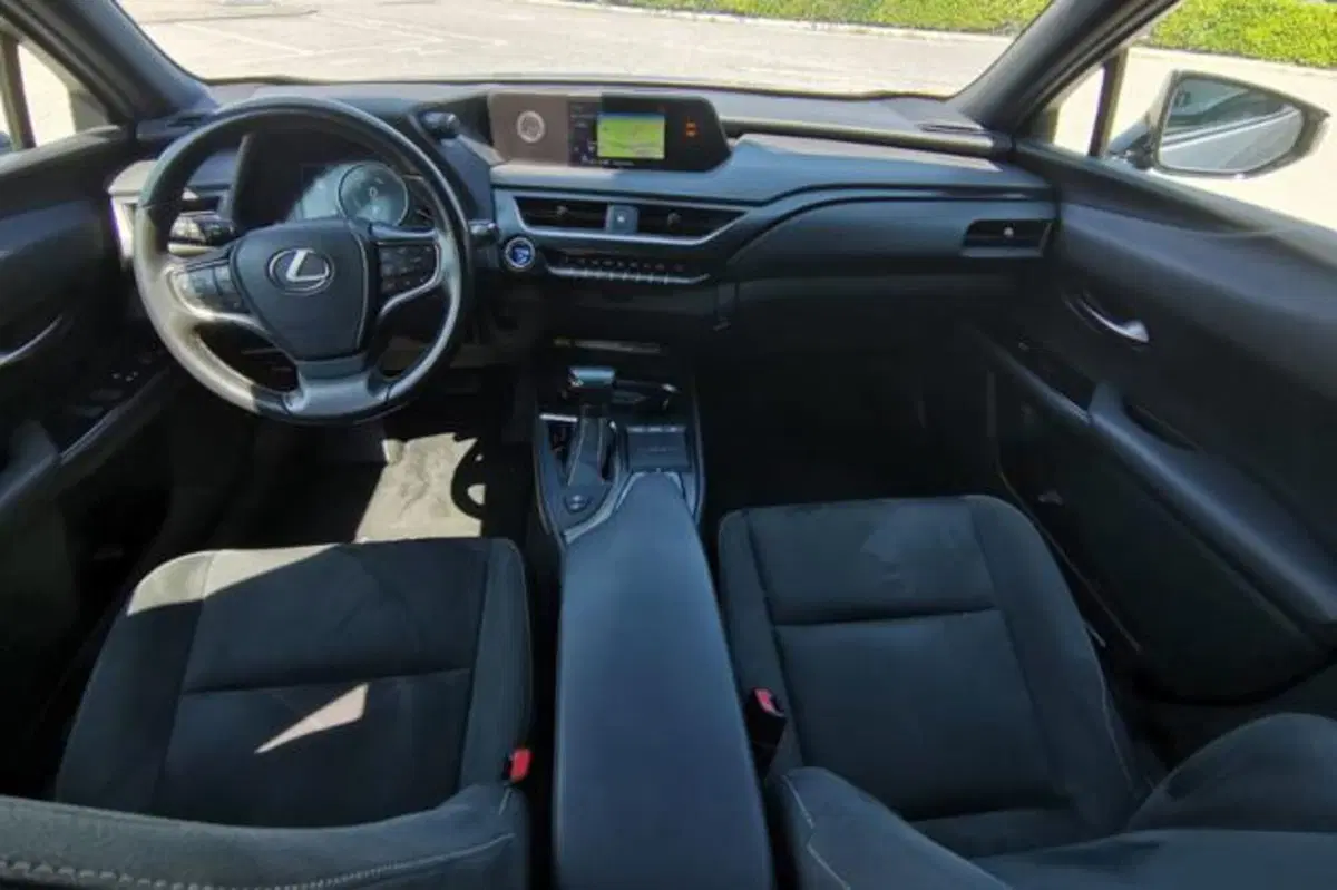 Lexus UX usata a Udine (5)