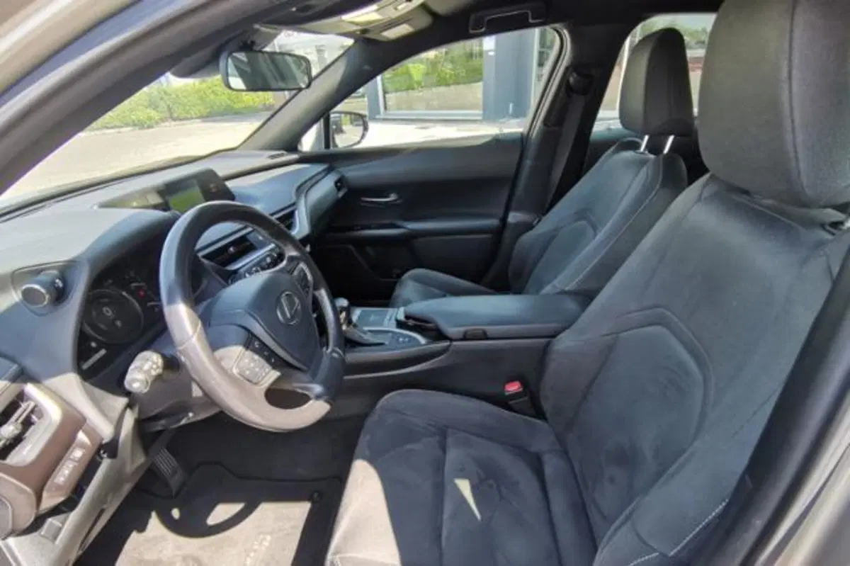 Lexus UX usata a Udine (6)