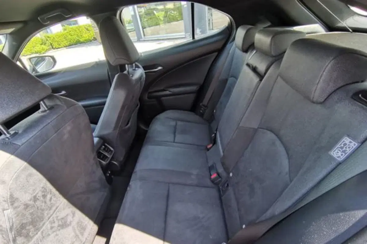 Lexus UX usata a Udine (7)