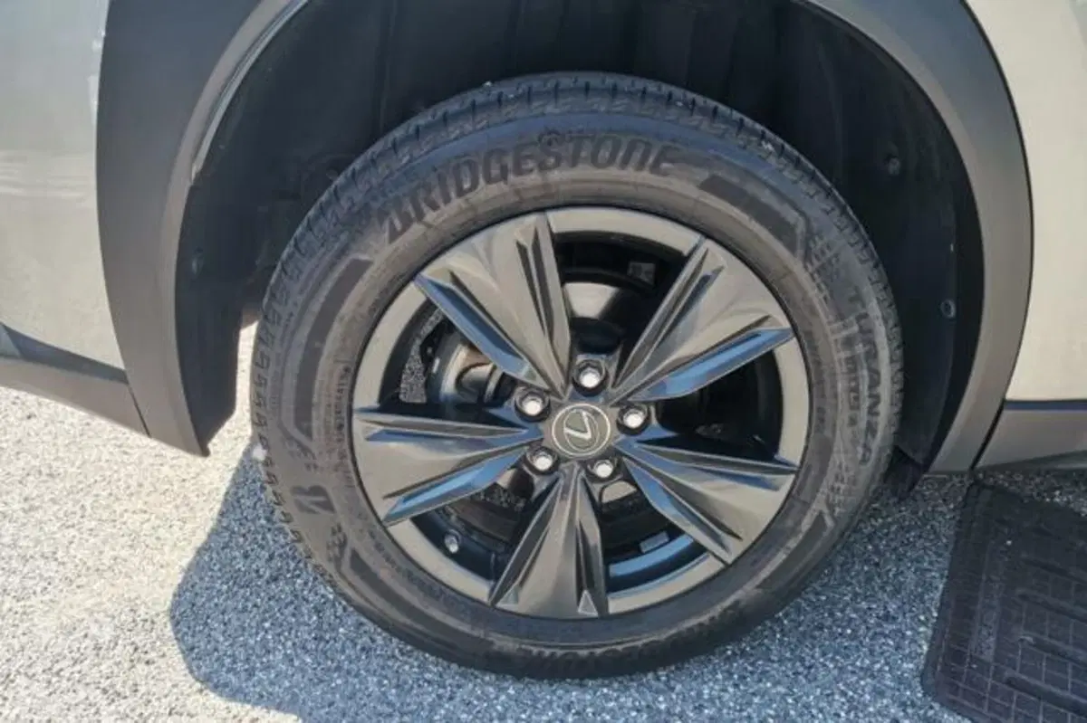 Lexus UX usata a Udine (8)