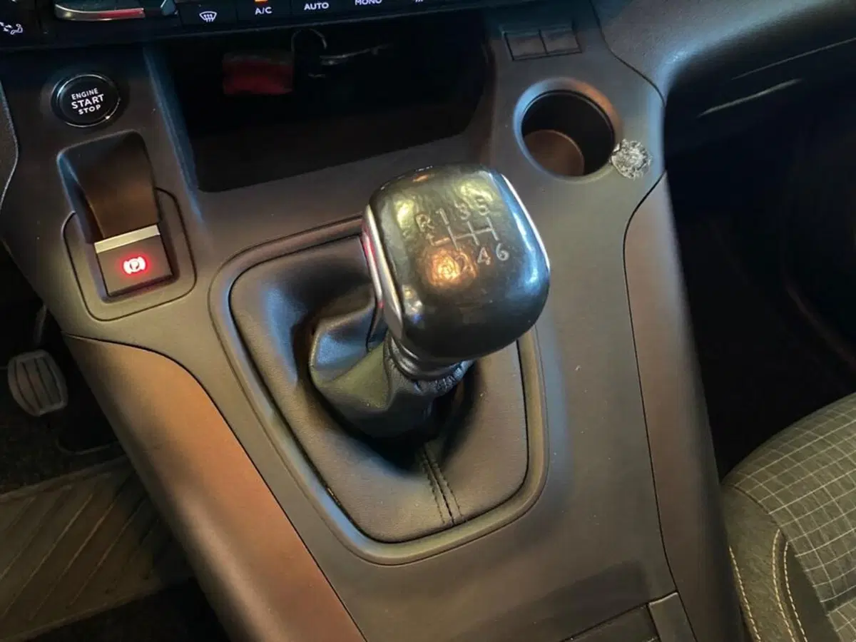 Peugeot Rifter usata a Torino (12)