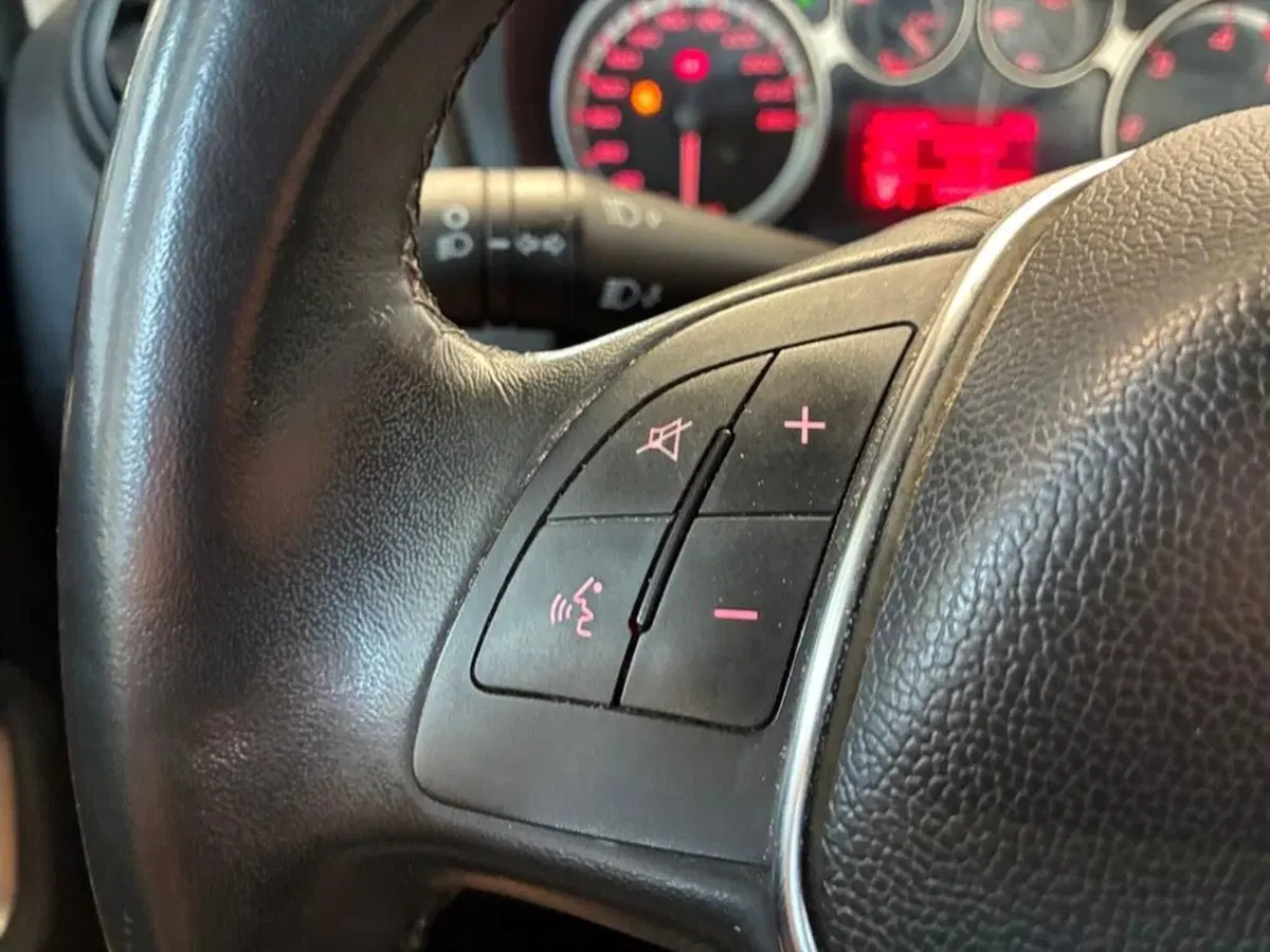Alfa Romeo MiTo usata a Torino (13)
