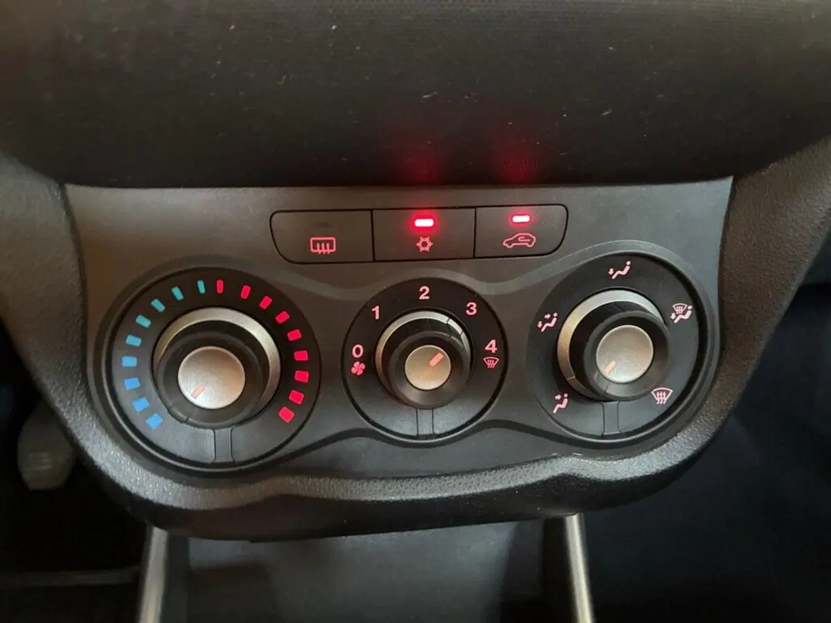 Alfa Romeo MiTo usata a Torino (9)