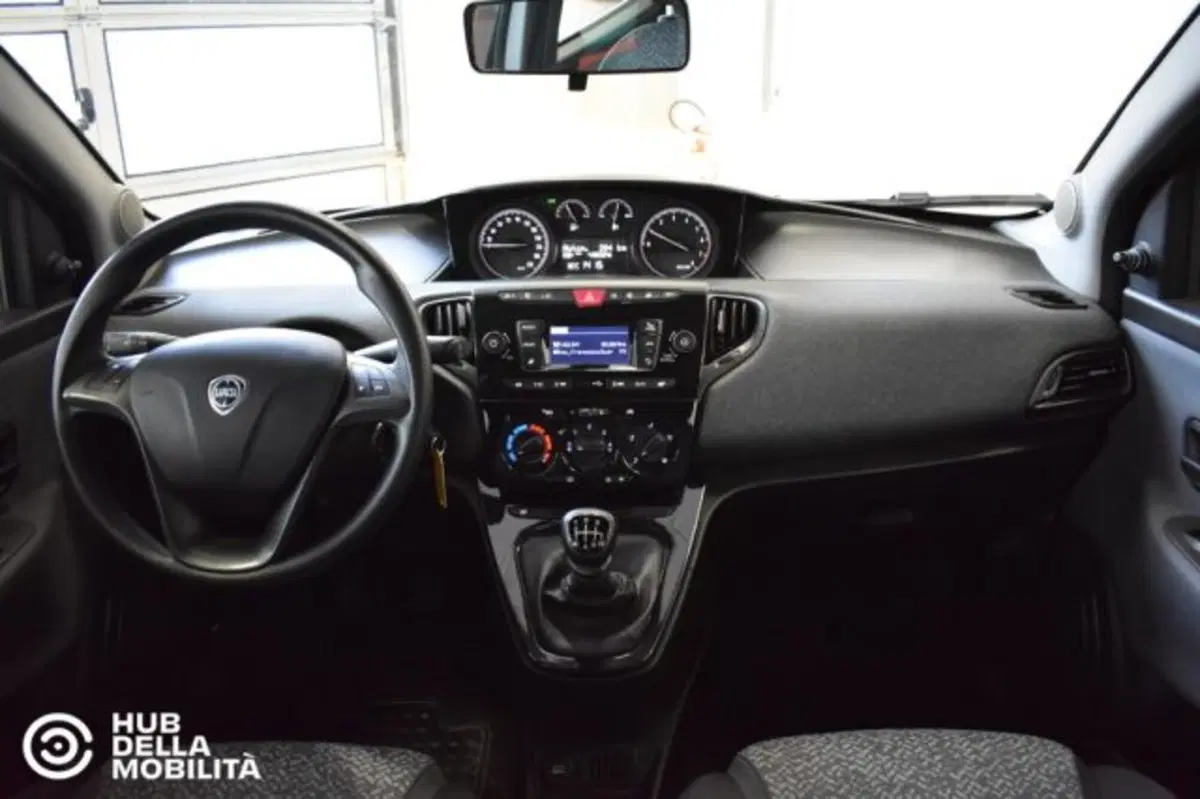Lancia Ypsilon usata a Perugia (10)