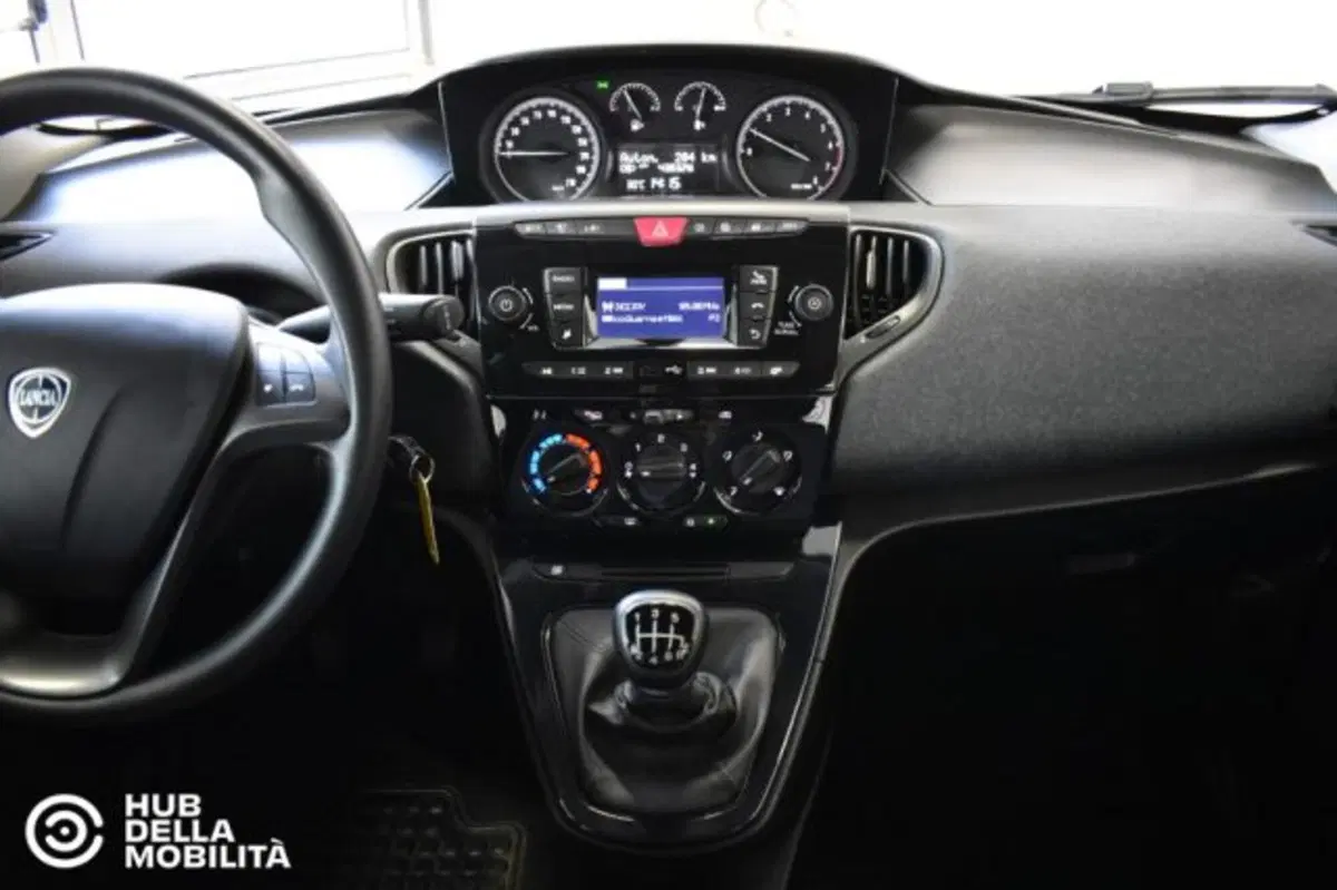 Lancia Ypsilon usata a Perugia (11)