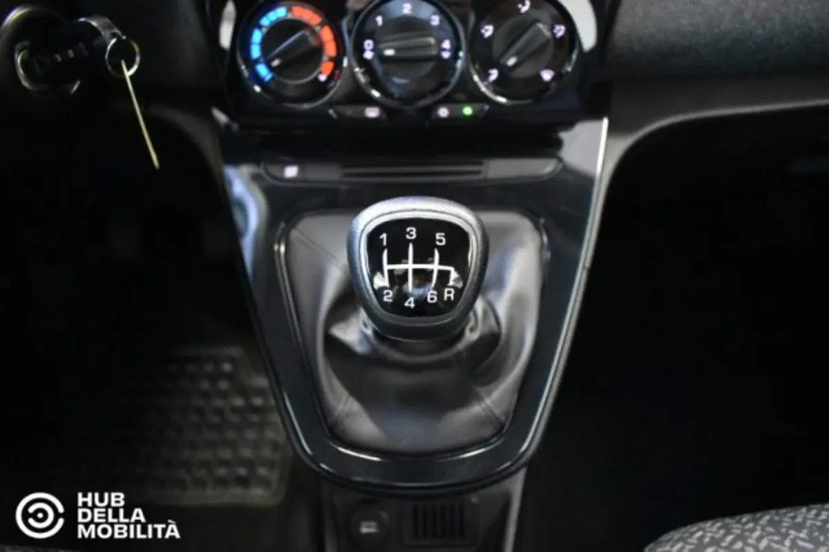 Lancia Ypsilon usata a Perugia (12)