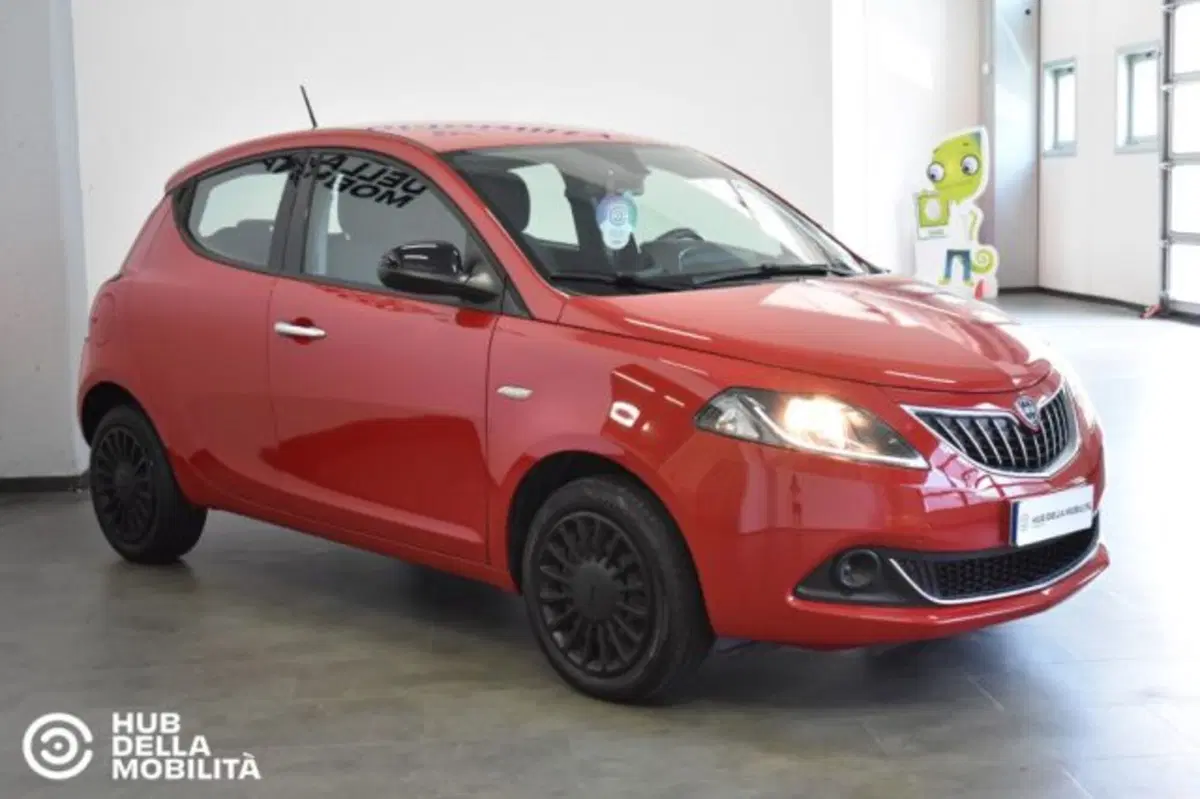 Lancia Ypsilon usata a Perugia (2)