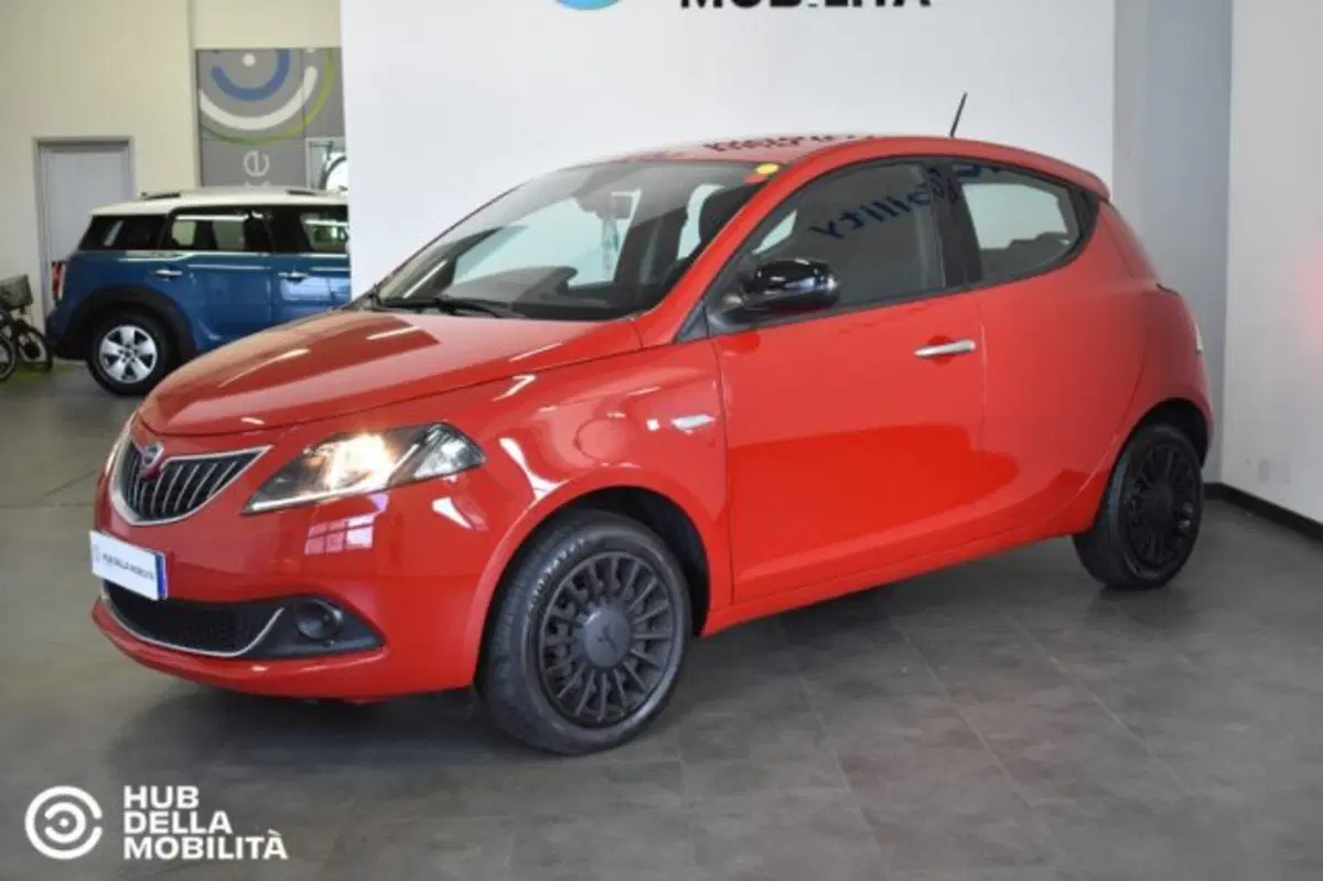 Lancia Ypsilon usata a Perugia (3)