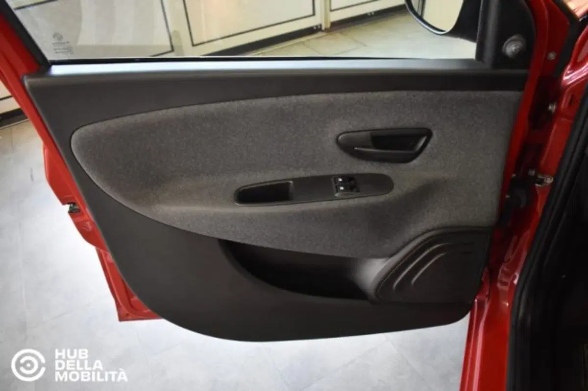 Lancia Ypsilon usata a Perugia (7)