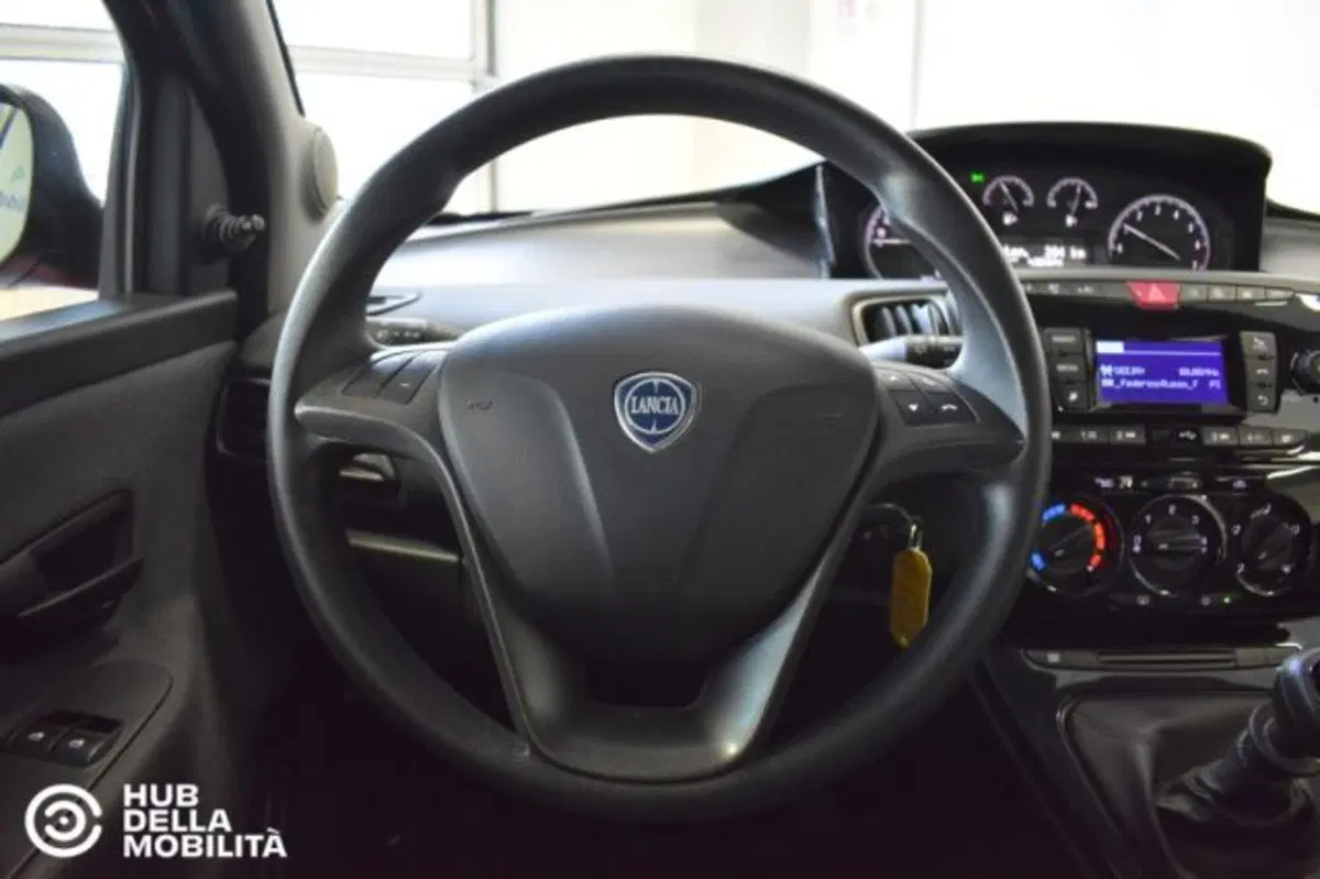 Lancia Ypsilon usata a Perugia (9)