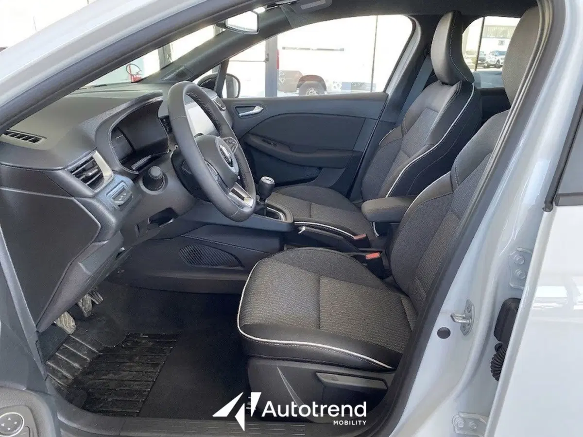 Mitsubishi Colt nuova a Bari (4)