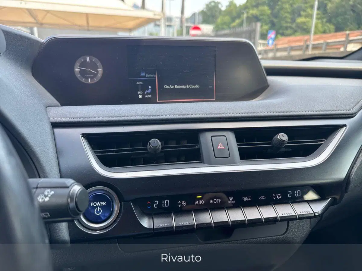 Lexus UX usata a Como (10)