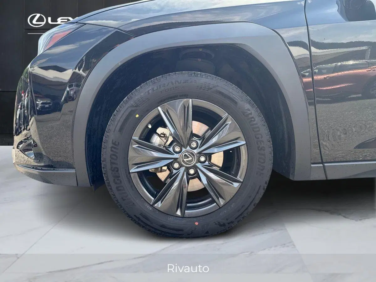 Lexus UX usata a Como (15)