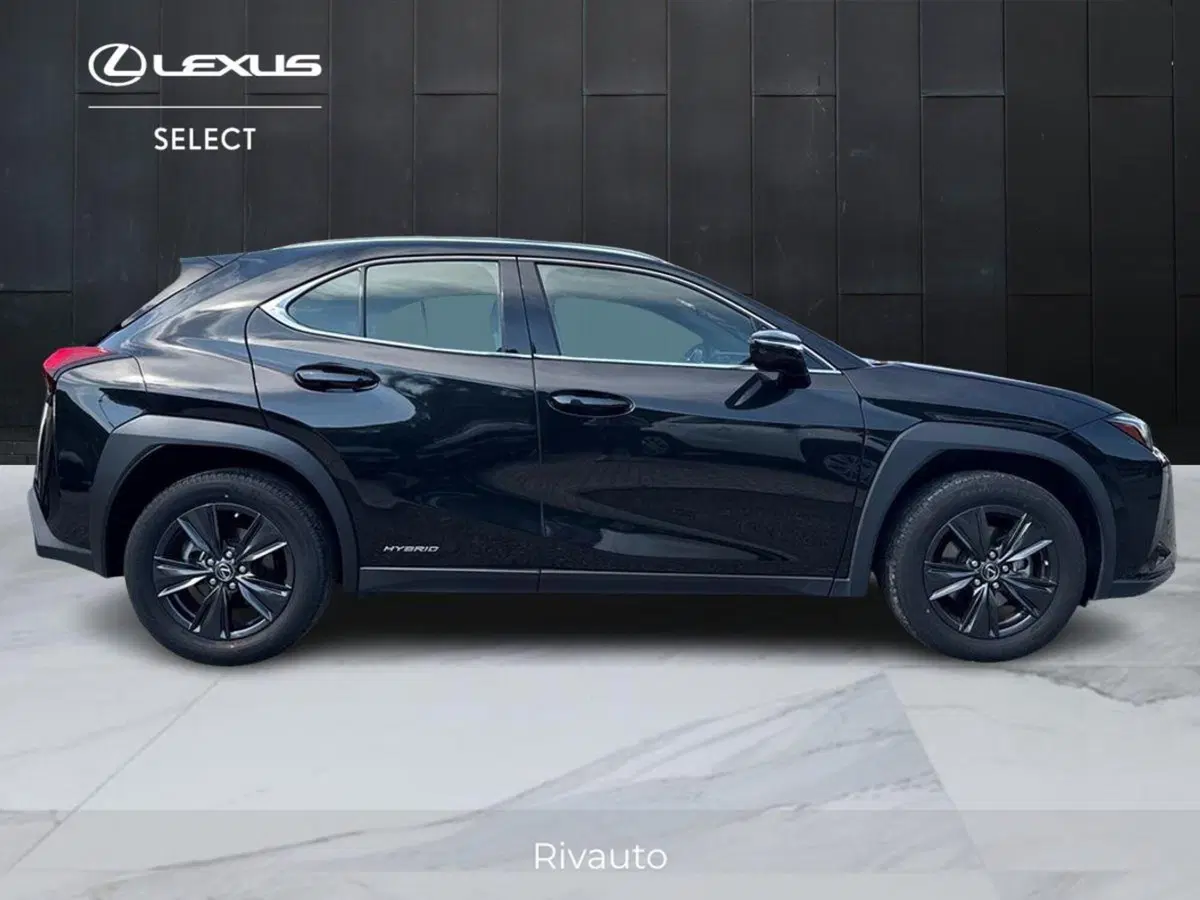 Lexus UX usata a Como (4)